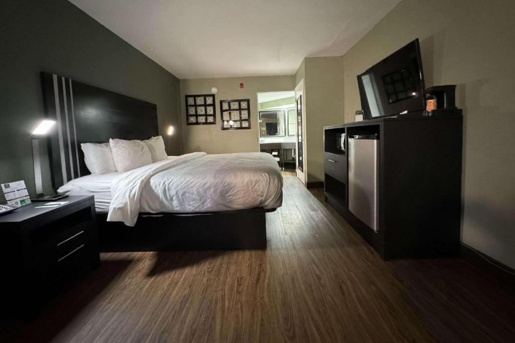 Quality Inn & Suites Near Panama City Beach Exterior foto