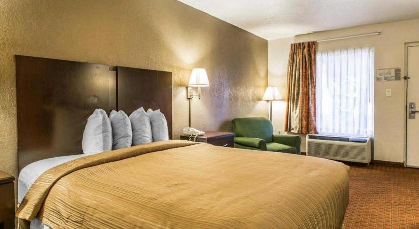 Quality Inn & Suites Near Panama City Beach Exterior foto