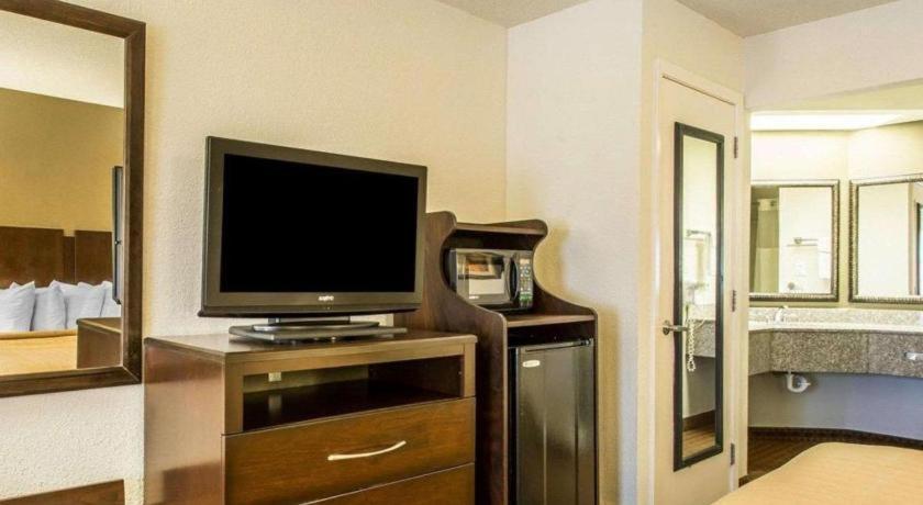 Quality Inn & Suites Near Panama City Beach Exterior foto