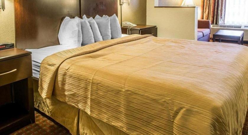 Quality Inn & Suites Near Panama City Beach Exterior foto